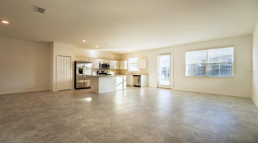 DAVENPORT, Florida 33896, 4 Bedrooms Bedrooms, ,3 BathroomsBathrooms,Residential,For Sale,BOGEY,0,MFRS5152372