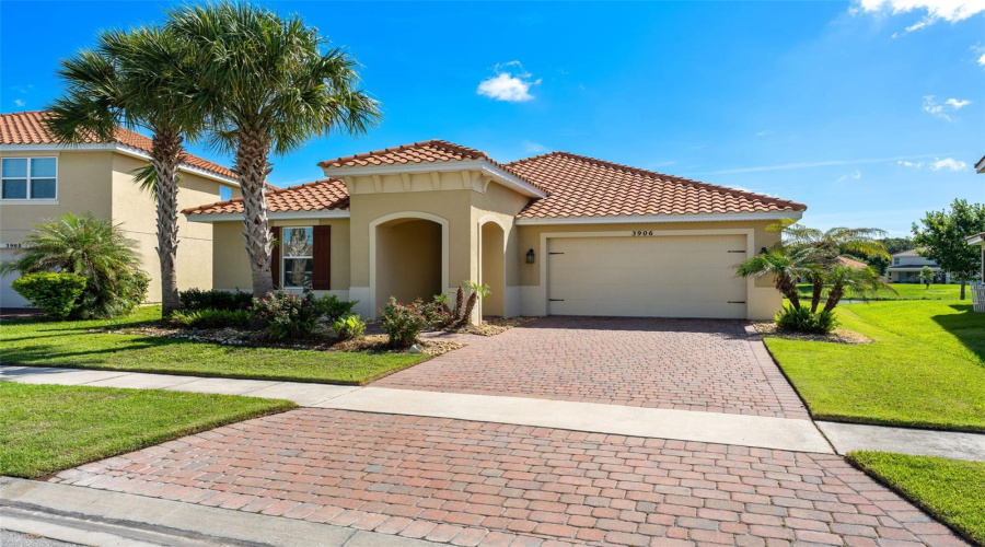 KISSIMMEE, Florida 34746, 4 Bedrooms Bedrooms, ,2 BathroomsBathrooms,Residential,For Sale,CARRICK BEND,0,MFRO6419060