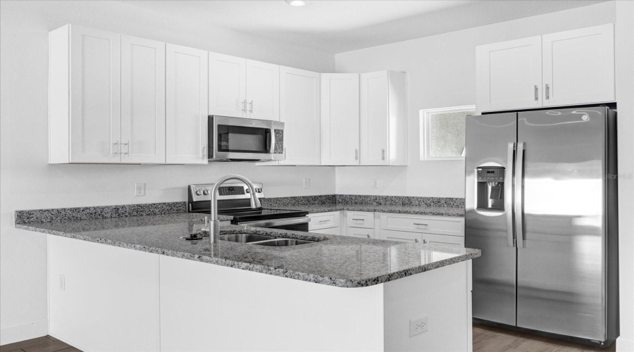 DAVENPORT, Florida 33896, 4 Bedrooms Bedrooms, ,4 BathroomsBathrooms,Residential,For Sale,LAKE SHORE,0,MFRO6252082