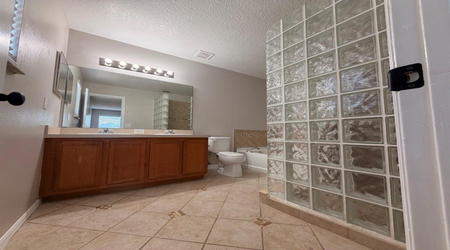 DAVENPORT, Florida 33897, 3 Bedrooms Bedrooms, ,2 BathroomsBathrooms,Residential,For Sale,RONA,0,MFRP4939136