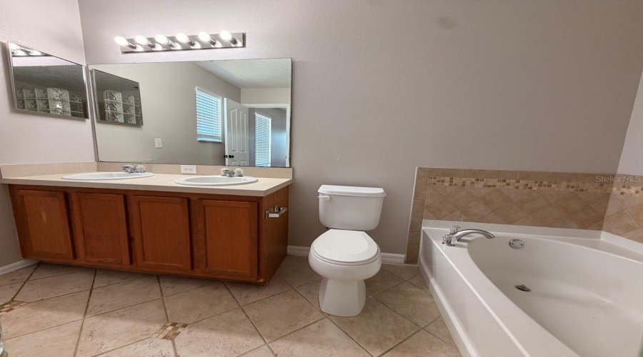 DAVENPORT, Florida 33897, 3 Bedrooms Bedrooms, ,2 BathroomsBathrooms,Residential,For Sale,RONA,0,MFRP4939136