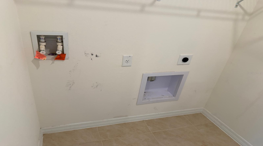 DAVENPORT, Florida 33837, 4 Bedrooms Bedrooms, ,2 BathroomsBathrooms,Residential,For Sale,RED HILL,0,MFRO6417751