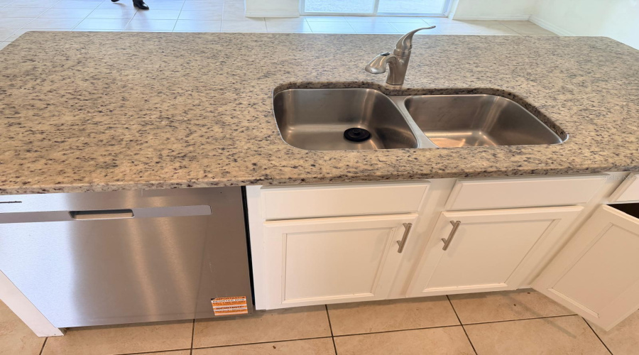 DAVENPORT, Florida 33837, 4 Bedrooms Bedrooms, ,2 BathroomsBathrooms,Residential,For Sale,RED HILL,0,MFRO6417751