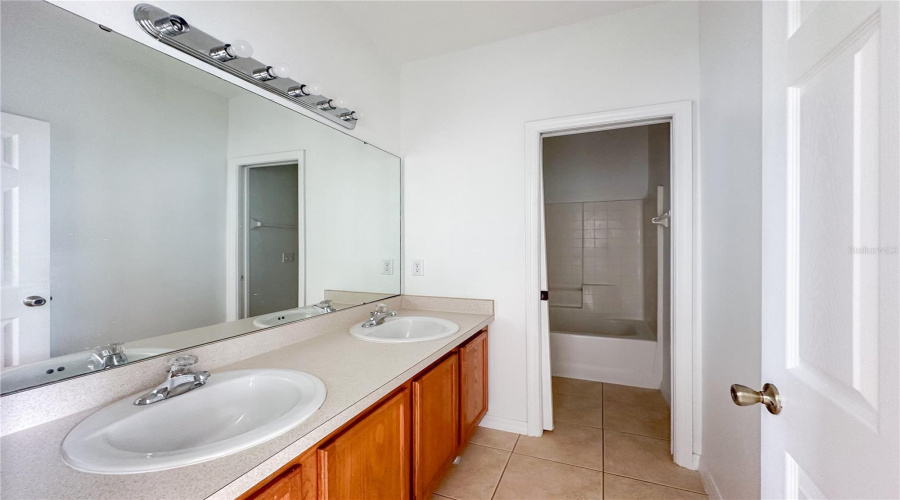 DAVENPORT, Florida 33837, 5 Bedrooms Bedrooms, ,3 BathroomsBathrooms,Residential,For Sale,SUNSET VIEW,0,MFRO6417315