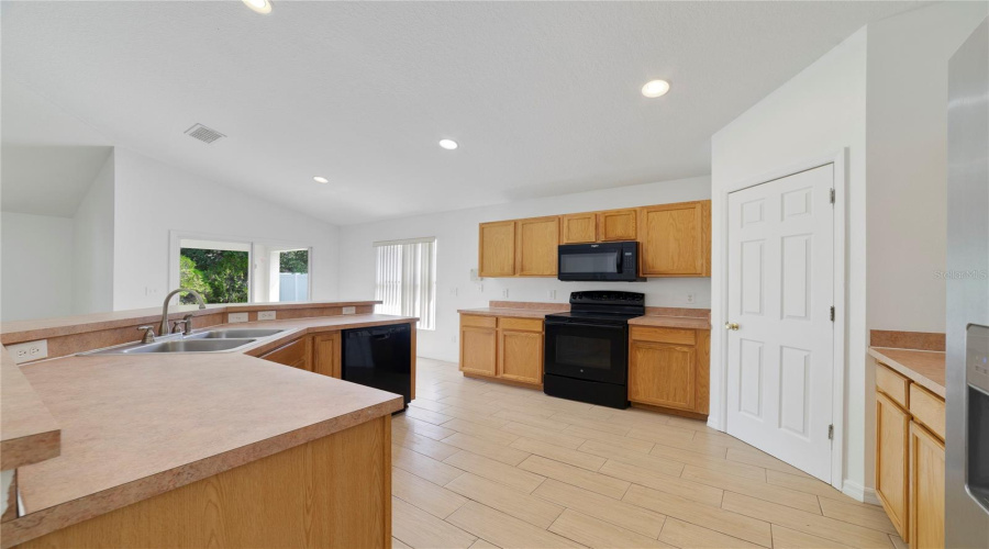 KISSIMMEE, Florida 34746, 4 Bedrooms Bedrooms, ,2 BathroomsBathrooms,Residential,For Sale,EAGLE CANYON,0,MFRO6419219