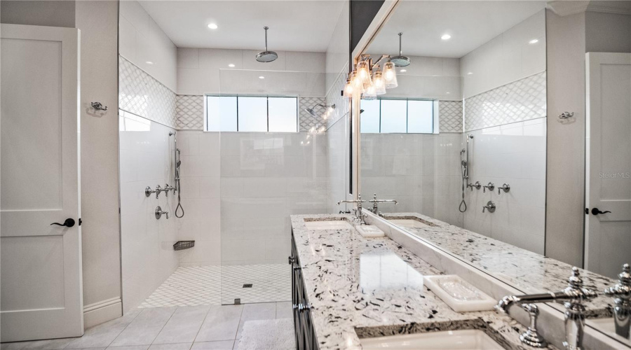 REUNION, Florida 34747, 5 Bedrooms Bedrooms, ,4 BathroomsBathrooms,Residential,For Sale,RADIANT,0,MFRO6419266