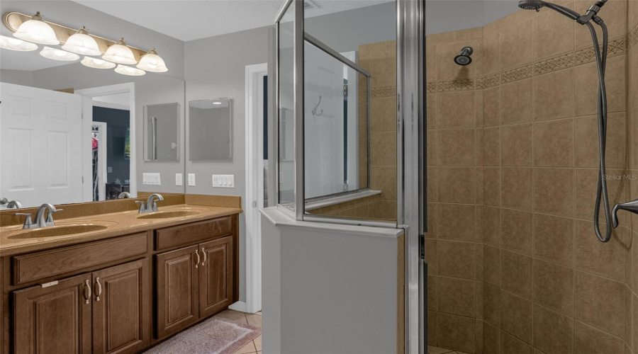 ORLANDO, Florida 32836, 3 Bedrooms Bedrooms, ,2 BathroomsBathrooms,Residential,For Sale,FALLSGROVE,0,MFRO6419584