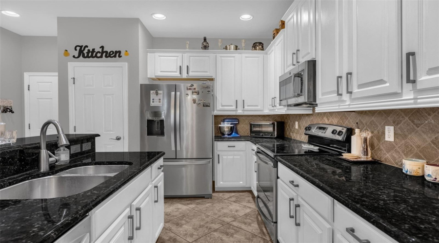 ORLANDO, Florida 32836, 3 Bedrooms Bedrooms, ,2 BathroomsBathrooms,Residential,For Sale,FALLSGROVE,0,MFRO6419584