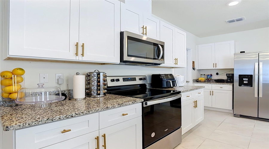 DAVENPORT, Florida 33837, 5 Bedrooms Bedrooms, ,3 BathroomsBathrooms,Residential,For Sale,CASCADES,0,MFRO6418576