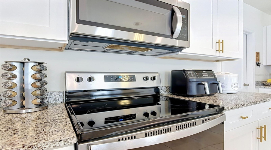DAVENPORT, Florida 33837, 5 Bedrooms Bedrooms, ,3 BathroomsBathrooms,Residential,For Sale,CASCADES,0,MFRO6418576
