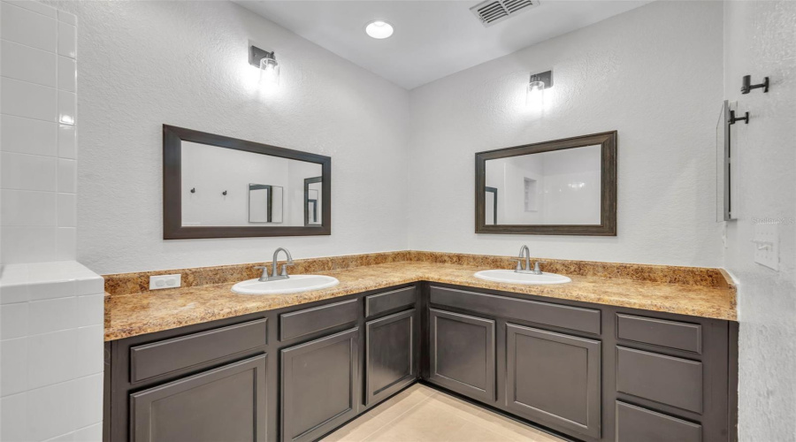 KISSIMMEE, Florida 34747, 3 Bedrooms Bedrooms, ,2 BathroomsBathrooms,Residential,For Sale,TREASURE TROVE,0,MFRO6407599