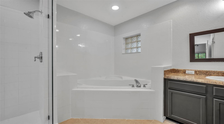 KISSIMMEE, Florida 34747, 3 Bedrooms Bedrooms, ,2 BathroomsBathrooms,Residential,For Sale,TREASURE TROVE,0,MFRO6407599