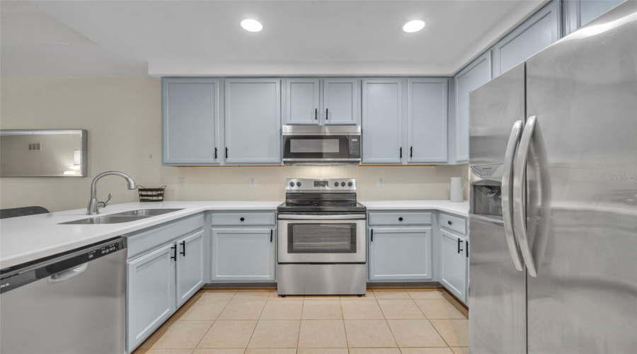 KISSIMMEE, Florida 34747, 3 Bedrooms Bedrooms, ,2 BathroomsBathrooms,Residential,For Sale,TREASURE TROVE,0,MFRO6407599
