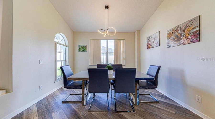 DAVENPORT, Florida 33897, 6 Bedrooms Bedrooms, ,4 BathroomsBathrooms,Residential,For Sale,TUPELO,0,MFRTB8522822