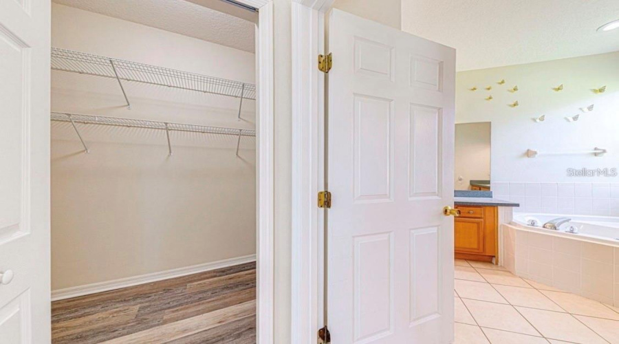 DAVENPORT, Florida 33897, 6 Bedrooms Bedrooms, ,4 BathroomsBathrooms,Residential,For Sale,TUPELO,0,MFRTB8522822