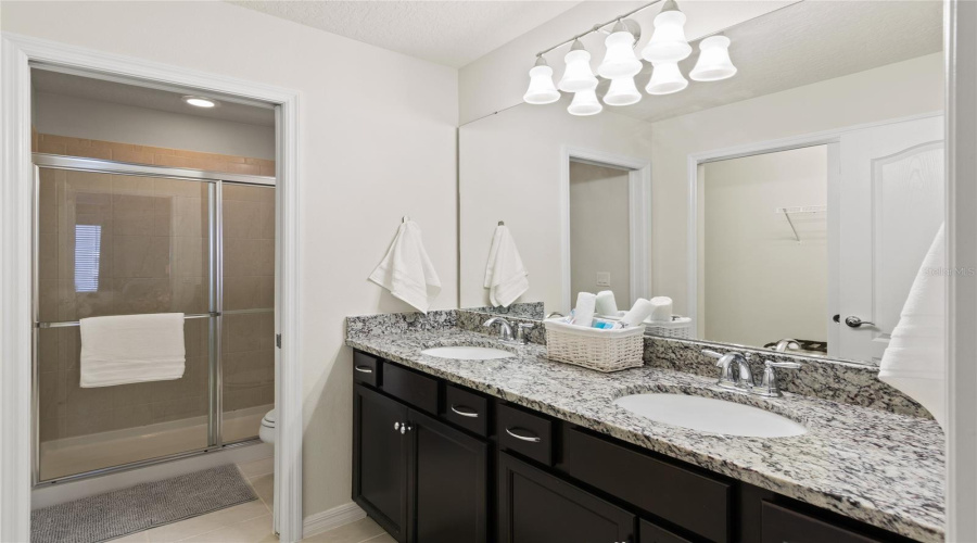 KISSIMMEE, Florida 34747, 5 Bedrooms Bedrooms, ,4 BathroomsBathrooms,Residential,For Sale,TANGIER,0,MFRO6419842