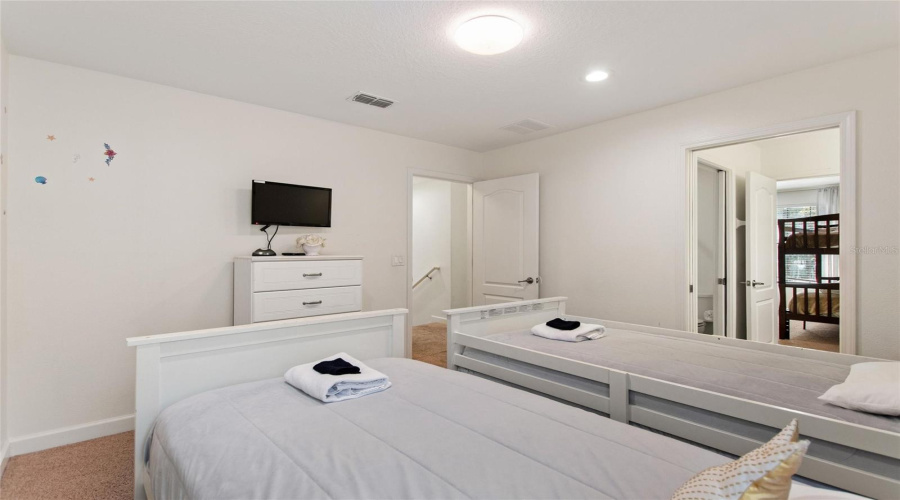 DAVENPORT, Florida 33896, 6 Bedrooms Bedrooms, ,6 BathroomsBathrooms,Residential,For Sale,THUNDERBIRD,0,MFRS5152243