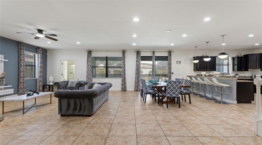 DAVENPORT, Florida 33896, 6 Bedrooms Bedrooms, ,6 BathroomsBathrooms,Residential,For Sale,THUNDERBIRD,0,MFRS5152243