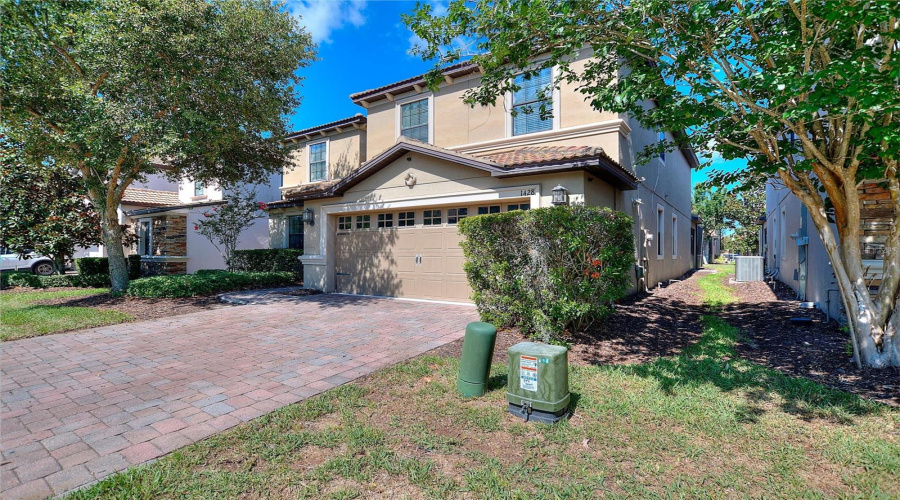 DAVENPORT, Florida 33896, 6 Bedrooms Bedrooms, ,6 BathroomsBathrooms,Residential,For Sale,THUNDERBIRD,0,MFRS5152243