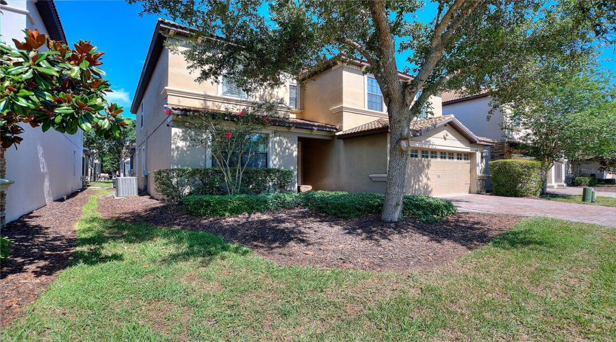 DAVENPORT, Florida 33896, 6 Bedrooms Bedrooms, ,6 BathroomsBathrooms,Residential,For Sale,THUNDERBIRD,0,MFRS5152243