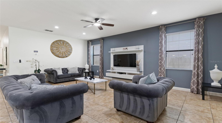 DAVENPORT, Florida 33896, 6 Bedrooms Bedrooms, ,6 BathroomsBathrooms,Residential,For Sale,THUNDERBIRD,0,MFRS5152243