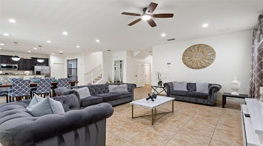 DAVENPORT, Florida 33896, 6 Bedrooms Bedrooms, ,6 BathroomsBathrooms,Residential,For Sale,THUNDERBIRD,0,MFRS5152243