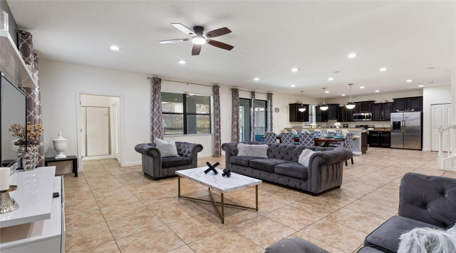 DAVENPORT, Florida 33896, 6 Bedrooms Bedrooms, ,6 BathroomsBathrooms,Residential,For Sale,THUNDERBIRD,0,MFRS5152243