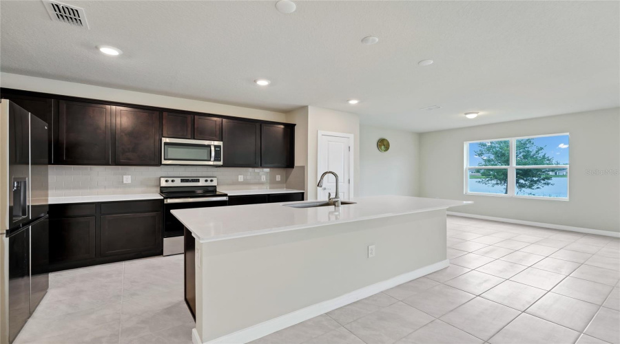 KISSIMMEE, Florida 34746, 5 Bedrooms Bedrooms, ,2 BathroomsBathrooms,Residential,For Sale,ROYAL POINT,0,MFRO6418889