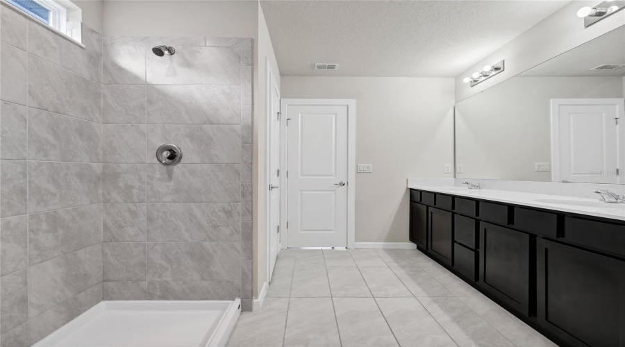 KISSIMMEE, Florida 34746, 5 Bedrooms Bedrooms, ,2 BathroomsBathrooms,Residential,For Sale,ROYAL POINT,0,MFRO6418889