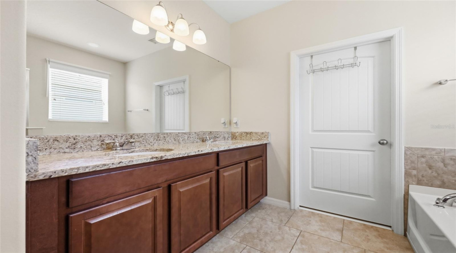 DAVENPORT, Florida 33837, 4 Bedrooms Bedrooms, ,2 BathroomsBathrooms,Residential,For Sale,DRAYTON,0,MFRO6419460