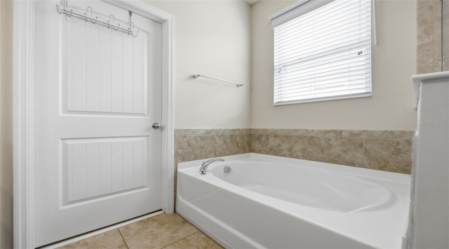 DAVENPORT, Florida 33837, 4 Bedrooms Bedrooms, ,2 BathroomsBathrooms,Residential,For Sale,DRAYTON,0,MFRO6419460