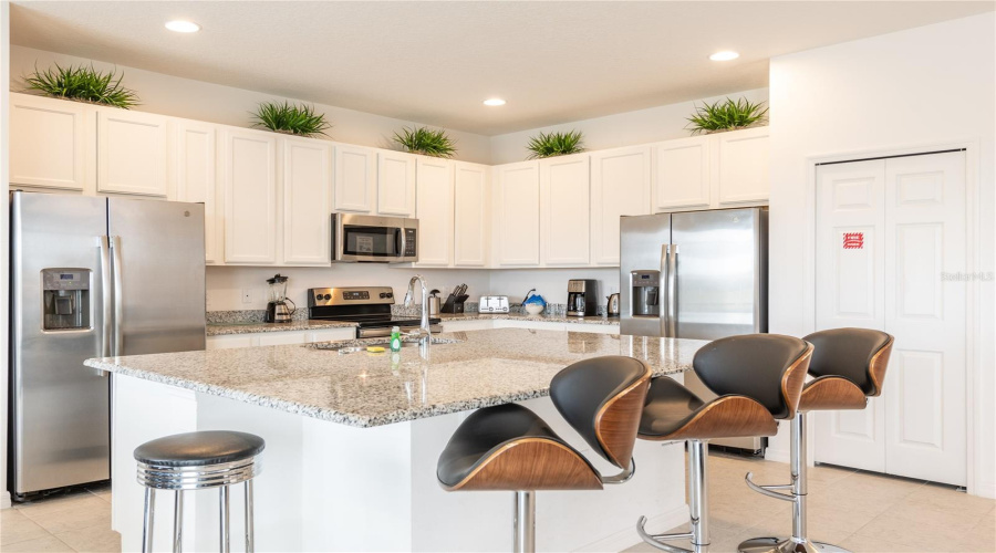 DAVENPORT, Florida 33837, 8 Bedrooms Bedrooms, ,6 BathroomsBathrooms,Residential,For Sale,CROFTON SPRINGS,0,MFRO6419700