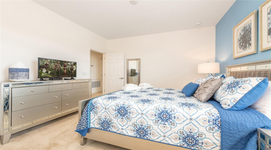 DAVENPORT, Florida 33837, 8 Bedrooms Bedrooms, ,6 BathroomsBathrooms,Residential,For Sale,CROFTON SPRINGS,0,MFRO6419700