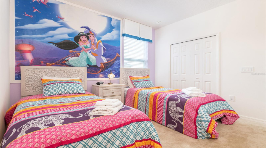 DAVENPORT, Florida 33837, 8 Bedrooms Bedrooms, ,6 BathroomsBathrooms,Residential,For Sale,CROFTON SPRINGS,0,MFRO6419700