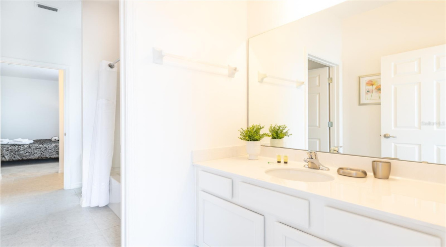 DAVENPORT, Florida 33837, 8 Bedrooms Bedrooms, ,6 BathroomsBathrooms,Residential,For Sale,CROFTON SPRINGS,0,MFRO6419700