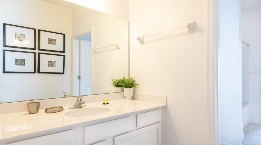 DAVENPORT, Florida 33837, 8 Bedrooms Bedrooms, ,6 BathroomsBathrooms,Residential,For Sale,CROFTON SPRINGS,0,MFRO6419700