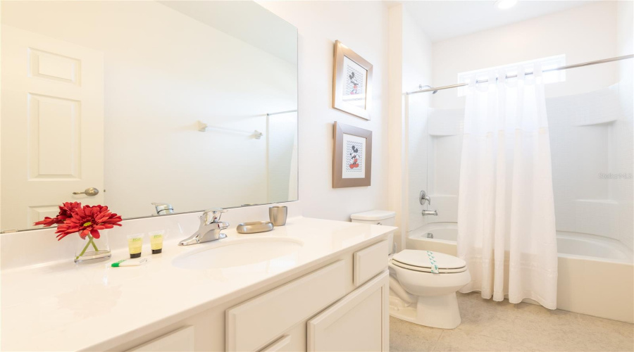 DAVENPORT, Florida 33837, 8 Bedrooms Bedrooms, ,6 BathroomsBathrooms,Residential,For Sale,CROFTON SPRINGS,0,MFRO6419700