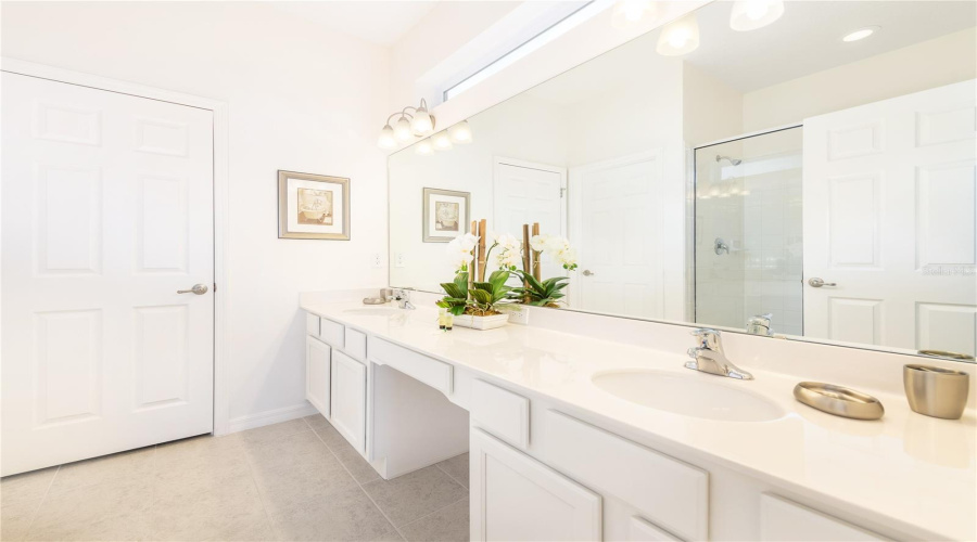 DAVENPORT, Florida 33837, 8 Bedrooms Bedrooms, ,6 BathroomsBathrooms,Residential,For Sale,CROFTON SPRINGS,0,MFRO6419700