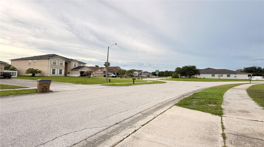 KISSIMMEE, Florida 34746, 4 Bedrooms Bedrooms, ,2 BathroomsBathrooms,Residential,For Sale,EAGLE CLIFF,0,MFRS5151905