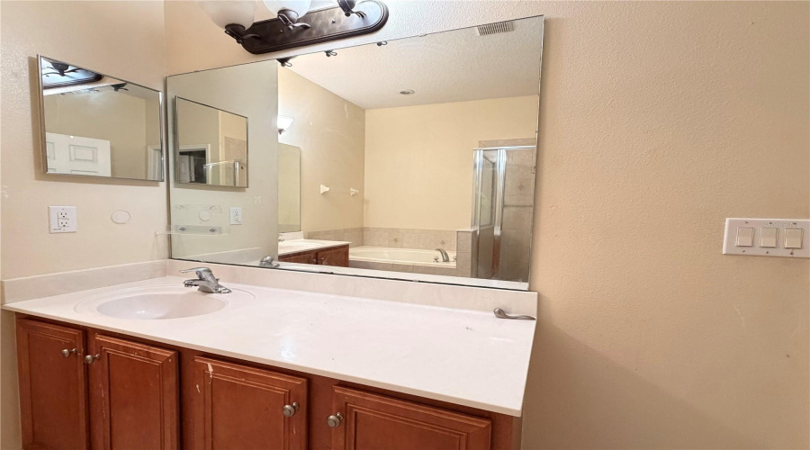 KISSIMMEE, Florida 34746, 4 Bedrooms Bedrooms, ,2 BathroomsBathrooms,Residential,For Sale,EAGLE CLIFF,0,MFRS5151905