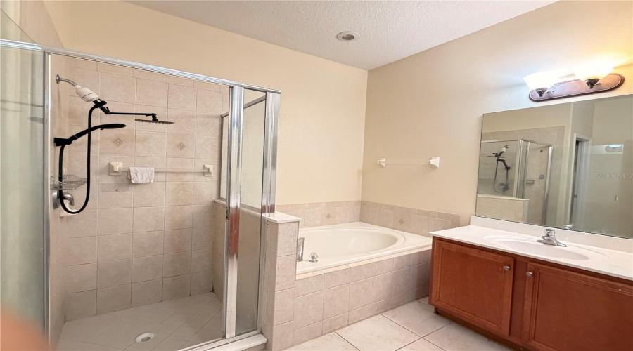 KISSIMMEE, Florida 34746, 4 Bedrooms Bedrooms, ,2 BathroomsBathrooms,Residential,For Sale,EAGLE CLIFF,0,MFRS5151905