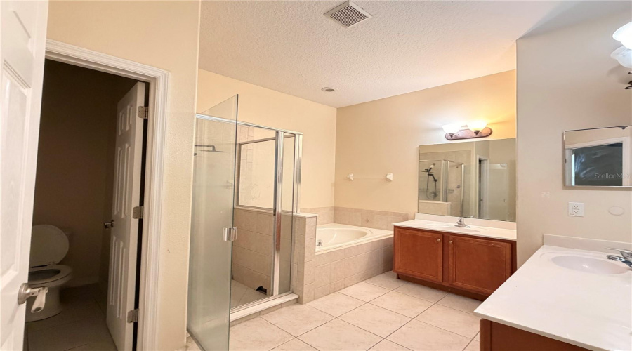 KISSIMMEE, Florida 34746, 4 Bedrooms Bedrooms, ,2 BathroomsBathrooms,Residential,For Sale,EAGLE CLIFF,0,MFRS5151905