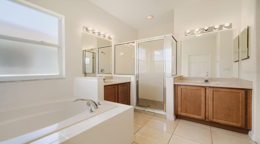 DAVENPORT, Florida 33897, 4 Bedrooms Bedrooms, ,3 BathroomsBathrooms,Residential,For Sale,CORVINA,0,MFRO6415280