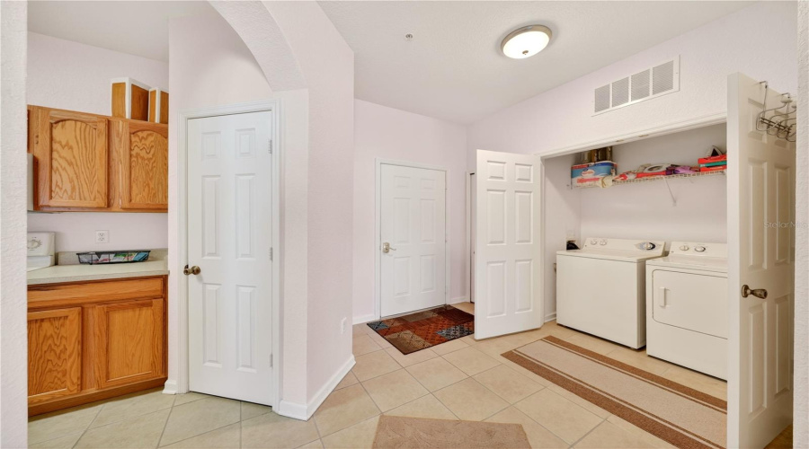 KISSIMMEE, Florida 34747, 3 Bedrooms Bedrooms, ,2 BathroomsBathrooms,Residential,For Sale,ALMATON LOOP,0,MFRO6418717