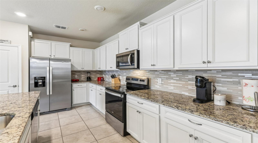 DAVENPORT, Florida 33897, 5 Bedrooms Bedrooms, ,4 BathroomsBathrooms,Residential,For Sale,LANA,0,MFRO6413312