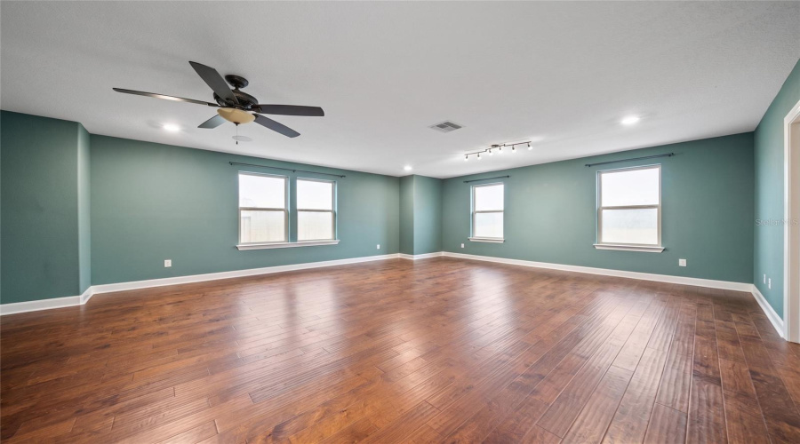 Spacious Bonus Room