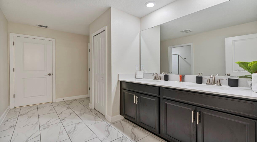 KISSIMMEE, Florida 34746, 9 Bedrooms Bedrooms, ,5 BathroomsBathrooms,Residential,For Sale,TARGET,0,MFRO6418919