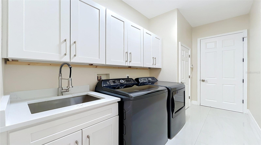 ORLANDO, Florida 32836, 4 Bedrooms Bedrooms, ,3 BathroomsBathrooms,Residential,For Sale,POINTE VENEZIA,0,MFRS5152414