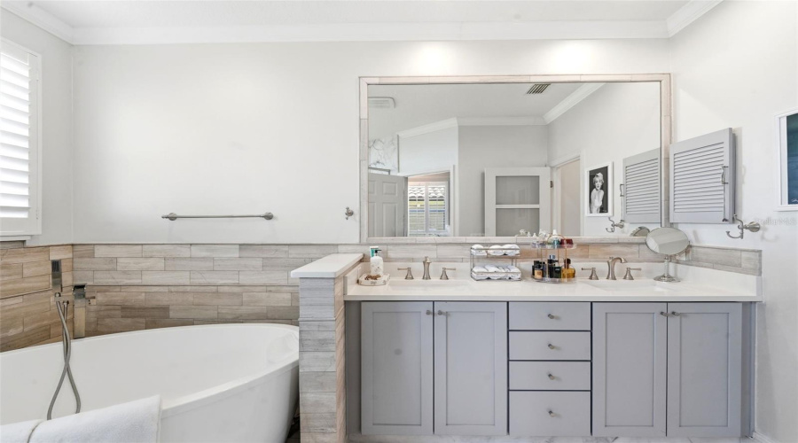 ORLANDO, Florida 32836, 3 Bedrooms Bedrooms, ,2 BathroomsBathrooms,Residential,For Sale,THE ESPLANADE,0,MFRO6419132