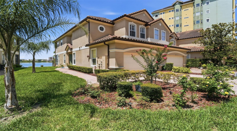 ORLANDO, Florida 32836, 3 Bedrooms Bedrooms, ,2 BathroomsBathrooms,Residential,For Sale,THE ESPLANADE,0,MFRO6419132